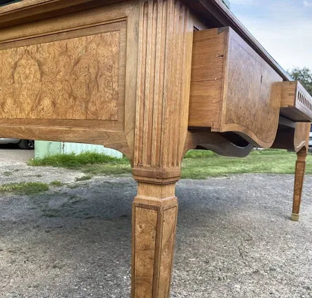 Massivholzschreibtisch