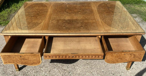 Massivholzschreibtisch