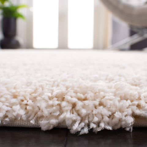 SAFAVIEH Shaggy Rug for Living Room