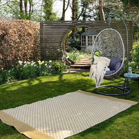 Modern Trellis Eco-Friendly Woven Indoor / Outdoor Rug