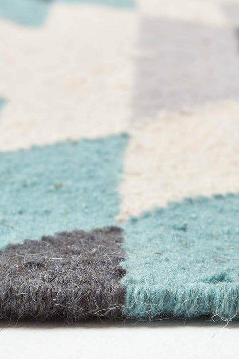 Homescapes Helsinki Handwoven Geometric Pattern Kilim Wool Rug