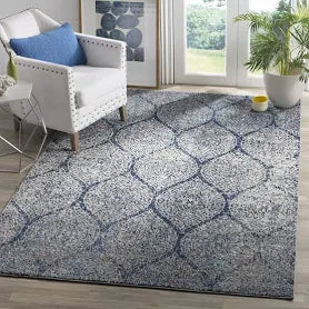 SAFAVIEH Modern Chic Rug for Living Room, Dining Room, Bedroom - Madison Collection, Short Pile, in Navy and Silver, 155 X 229 cm