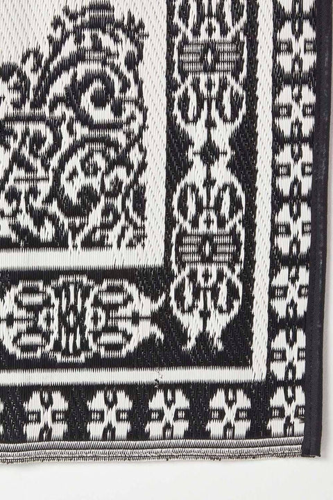 Homescapes Black and White Motif Design Reversible Outdoor Rug