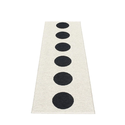 Pappelina - Vera Reversible Rug, 70 x 150 cm, Black / vanilla