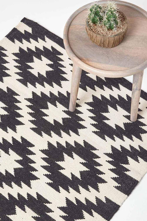 Homescapes Zurich Handwoven Geometric Pattern Kilim Rug